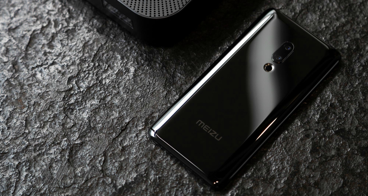 Meizu представила новий смартфон: в останній моделі відсутні які-небудь слоти  