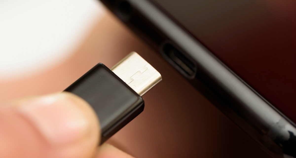 Apple планує замінити роз'єм Lightning на USB-C  