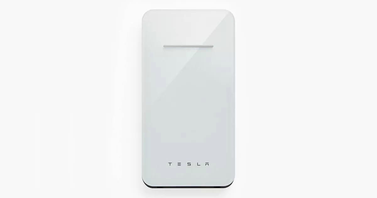 Tesla випустила бездротове зарядний пристрій для смартфонів  