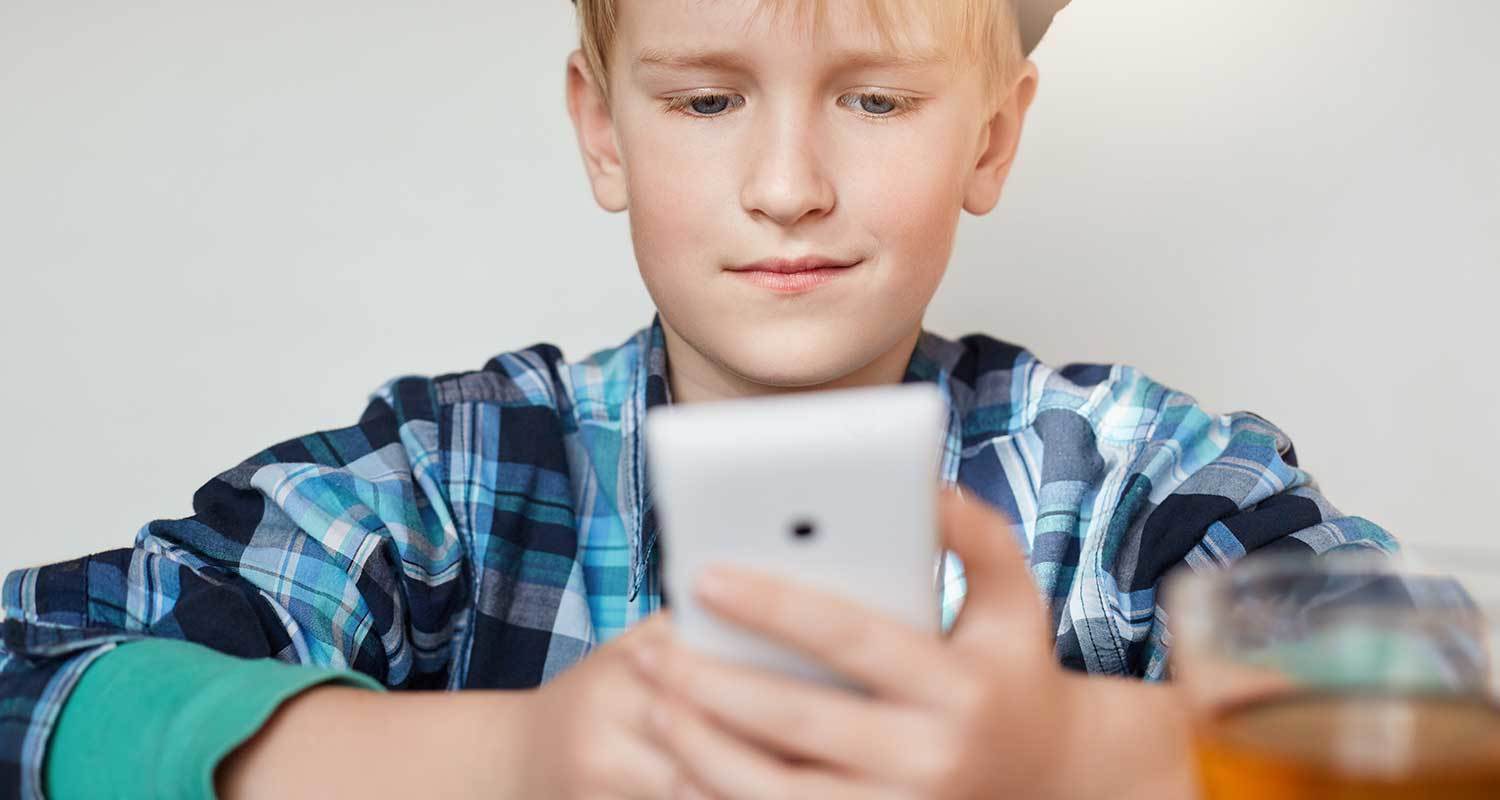 5 базових телефонів, які підійдуть дітям  