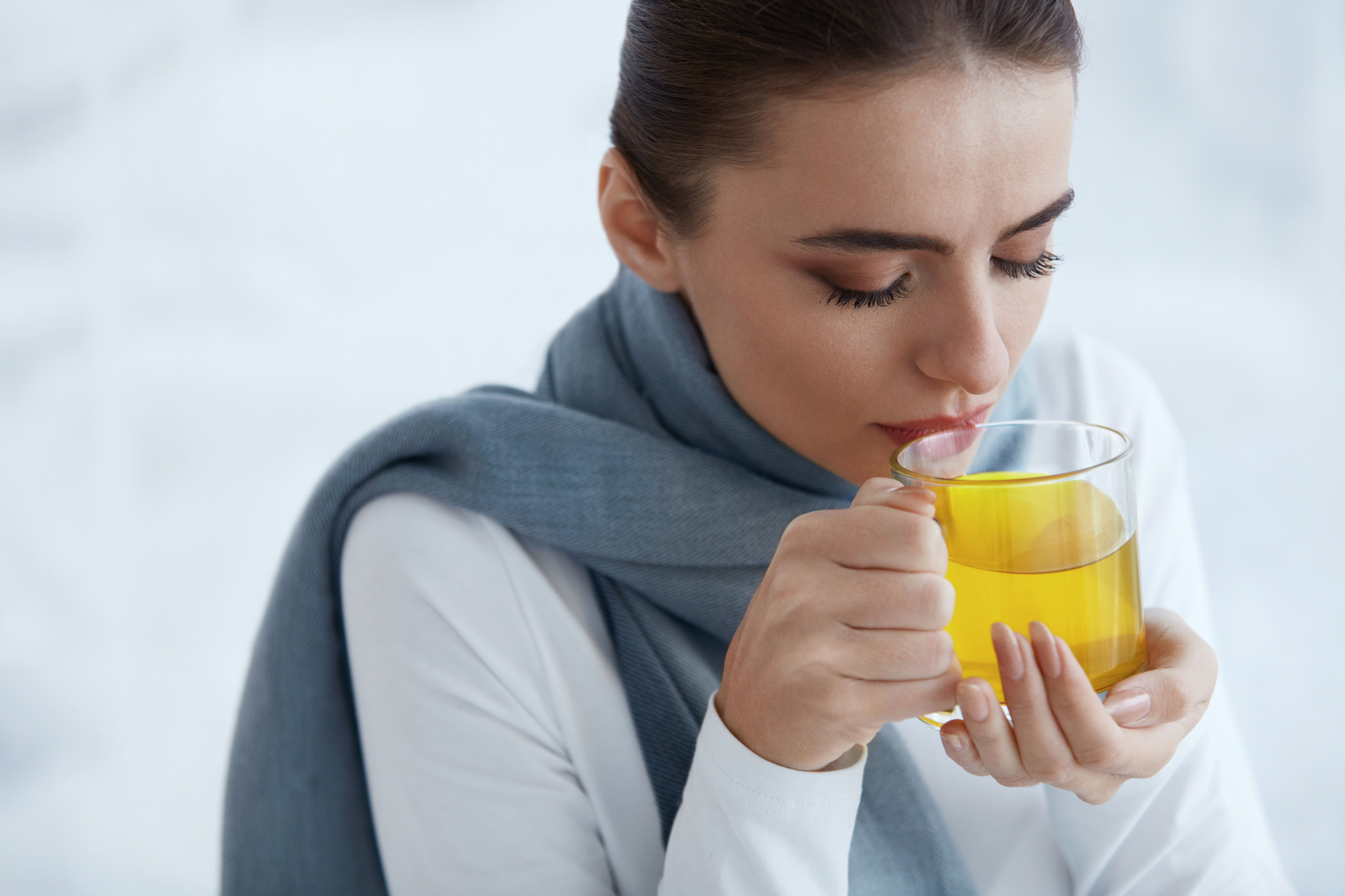 Як впоратися з болем у горлі, якщо ви захворіли взимку  