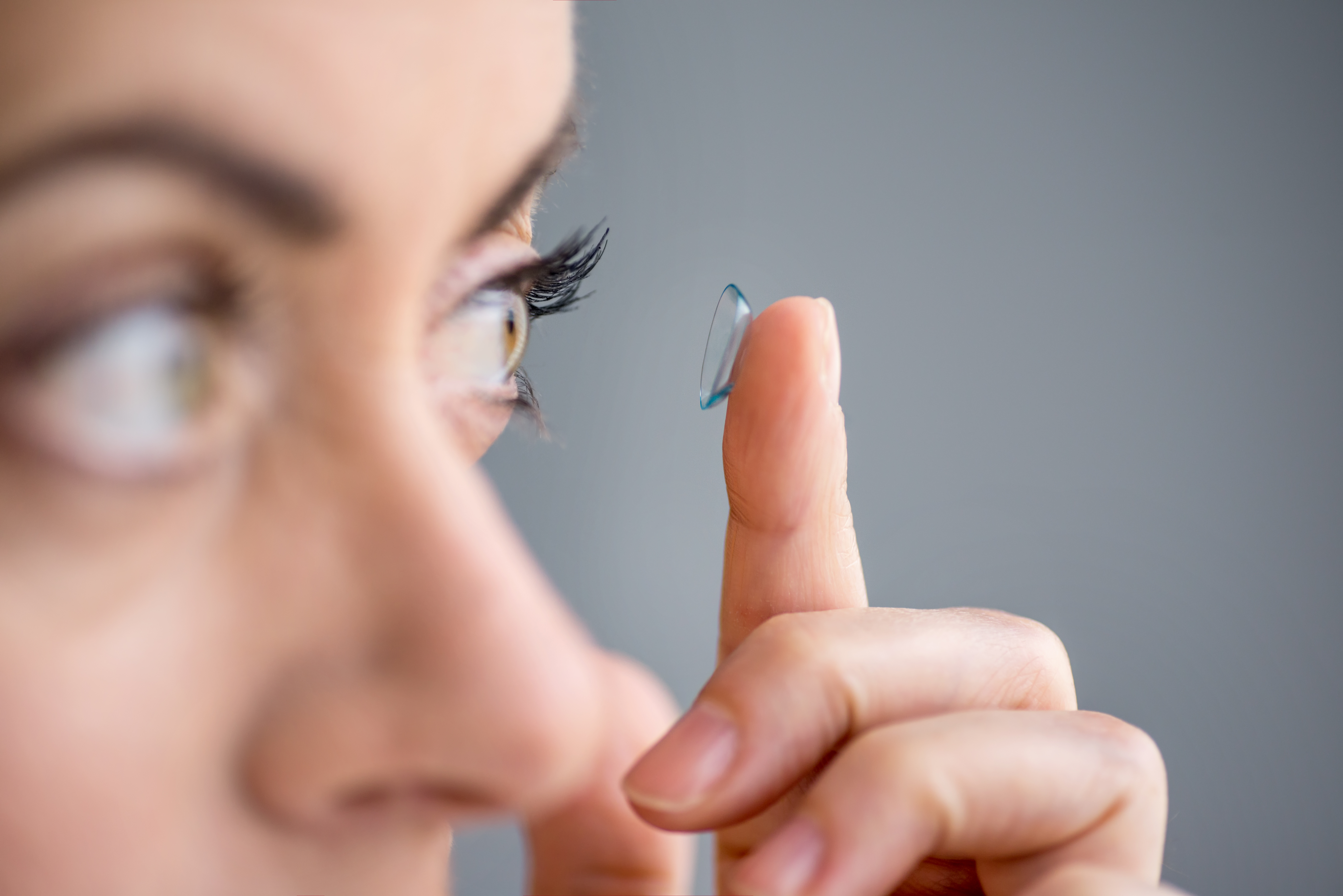 Вчені з Китаю створили патч для контактних лінз, який лікує очні захворювання  