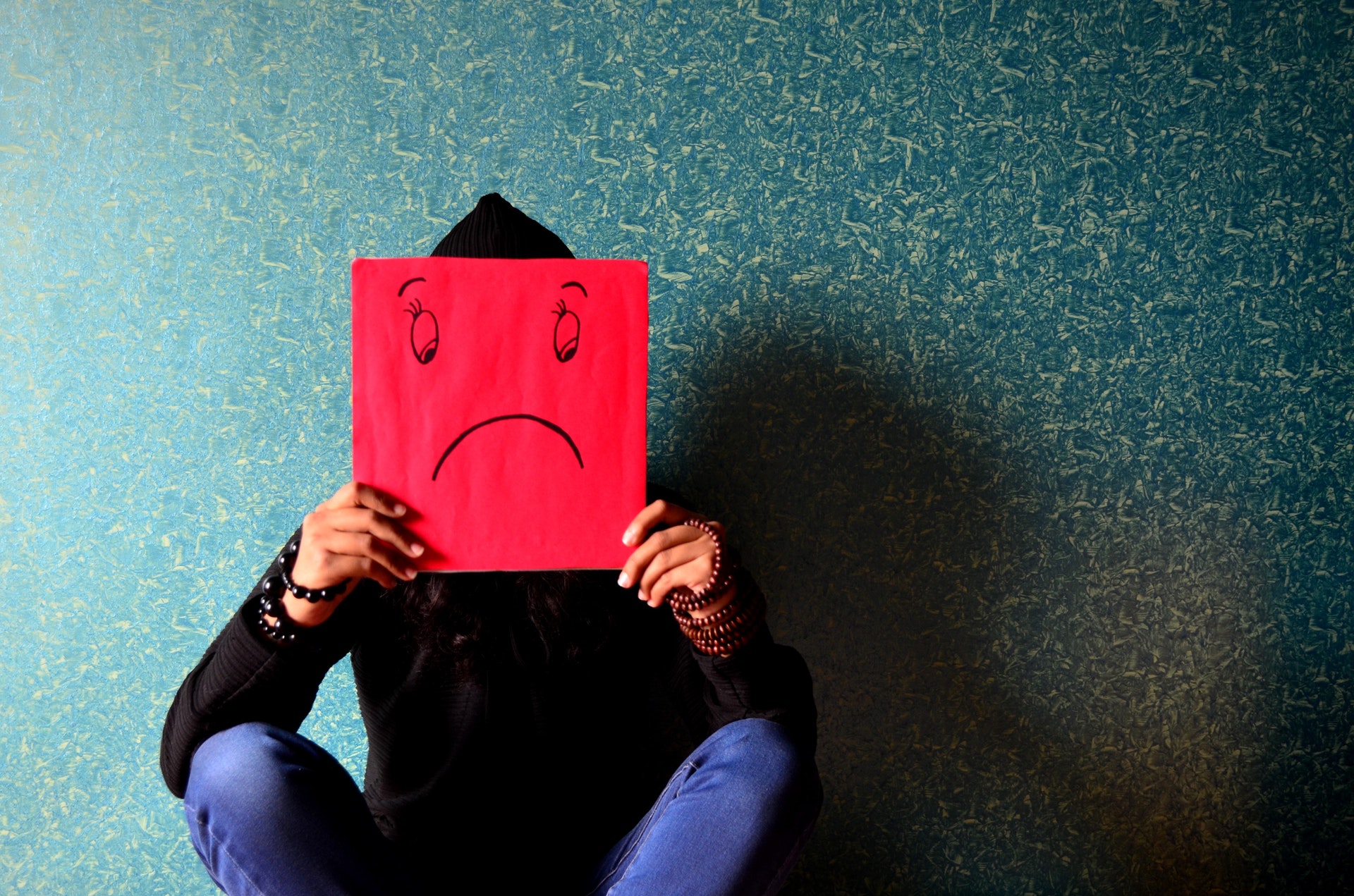 6 емоцій, які люди помилково плутають з депресією  