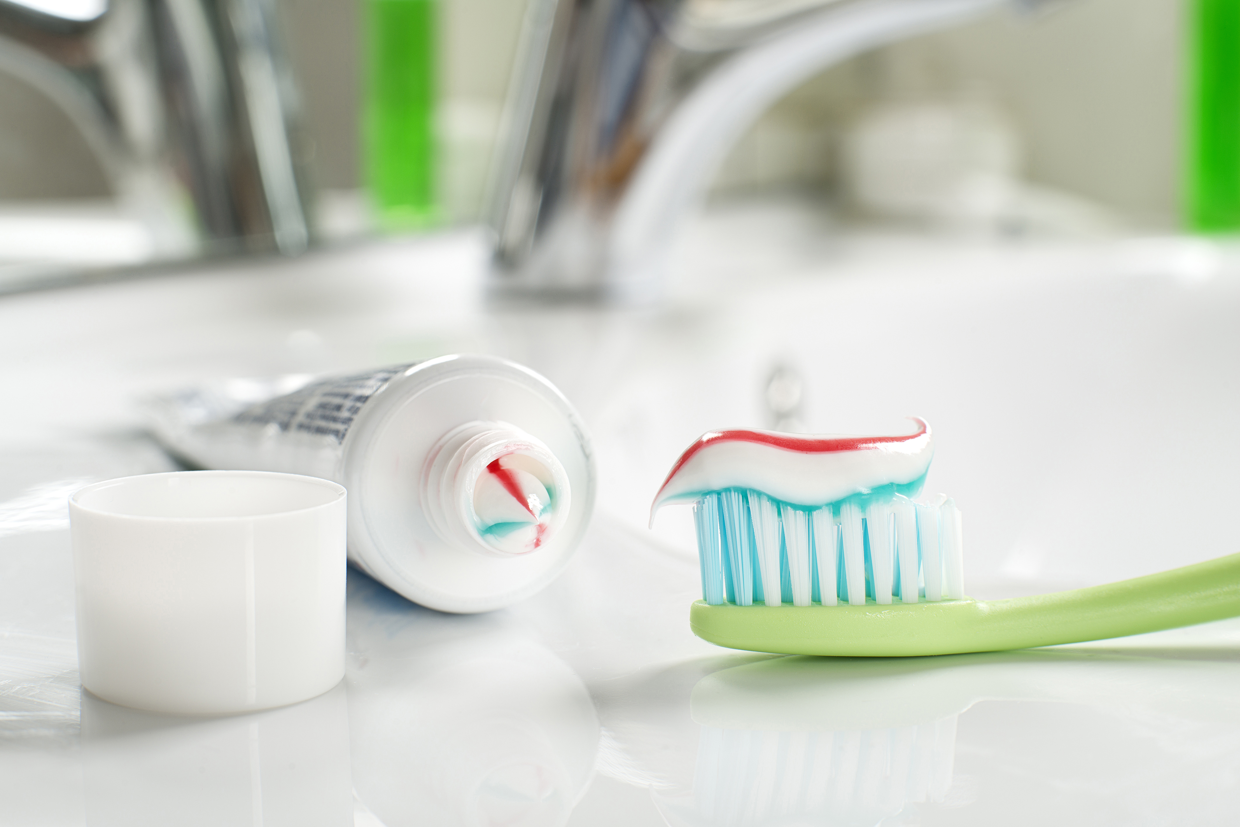 Склад важливий: як вибрати корисну зубну пасту  