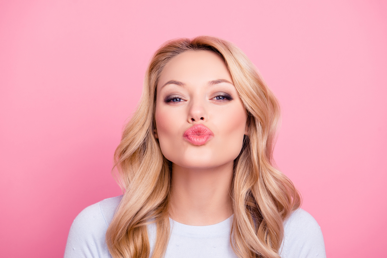 Як зробити губи візуально більше: непомітні б'юті-поради  