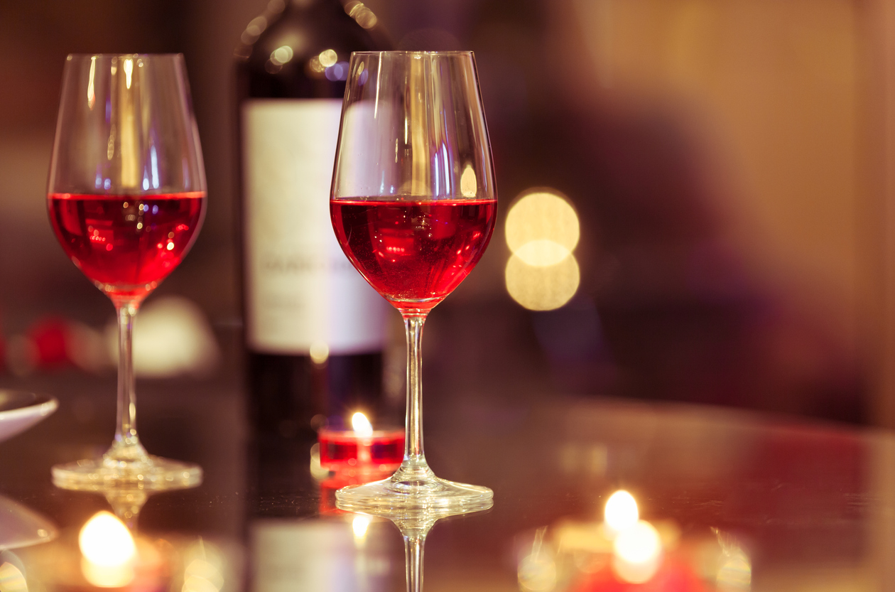 П'янка краса: як використовувати червоне вино для догляду за шкірою особи  