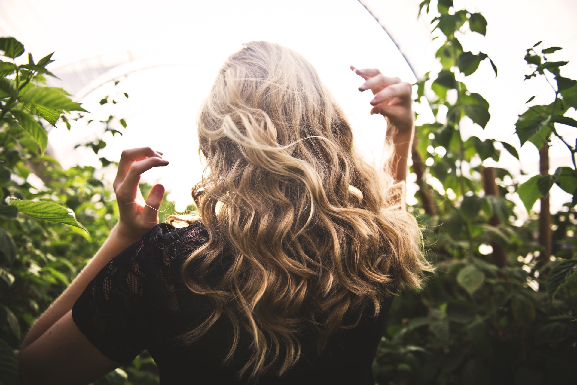 Яку зачіску зробити дівчинці: 20 цікавих зачісок на довге волосся  