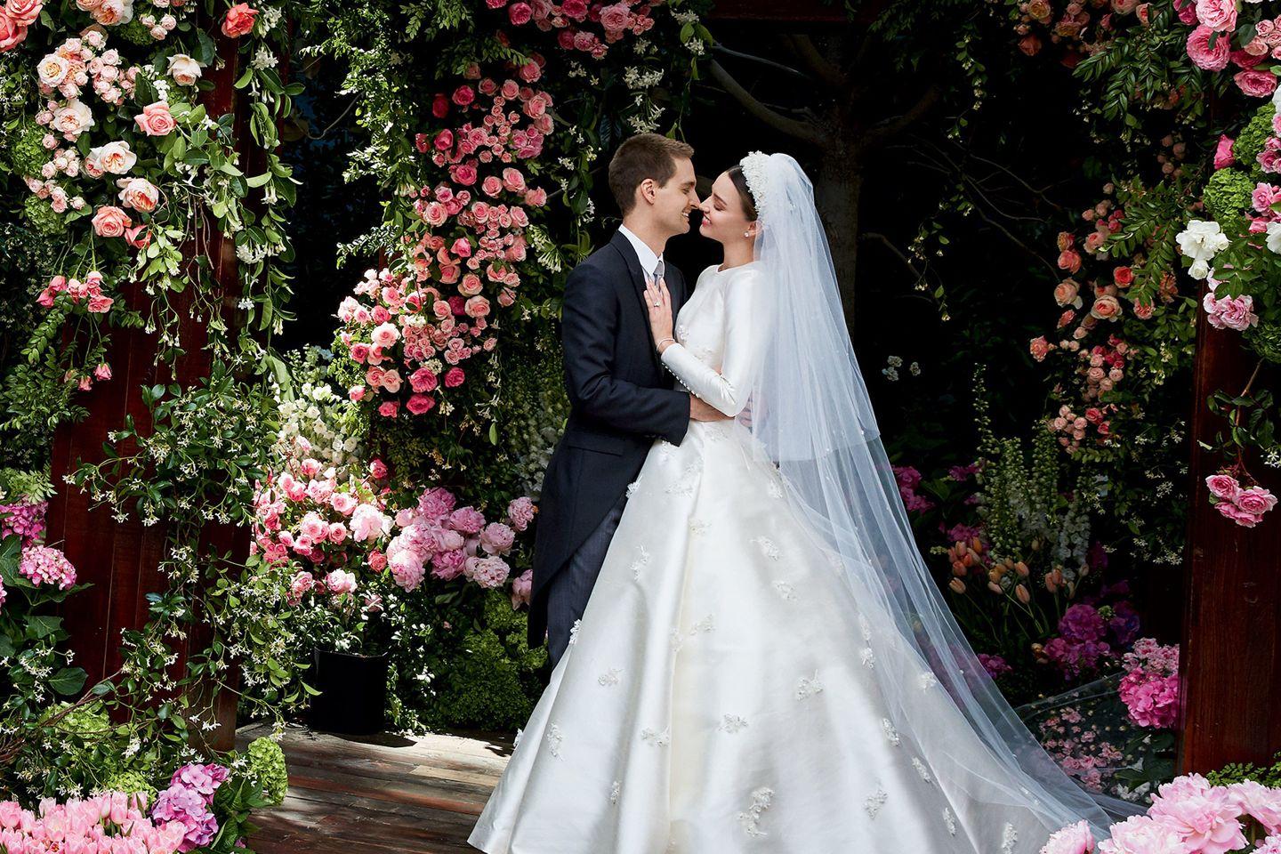 Найдорожчі весільні сукні за останні 50 років: рейтинг знаменитостей  
