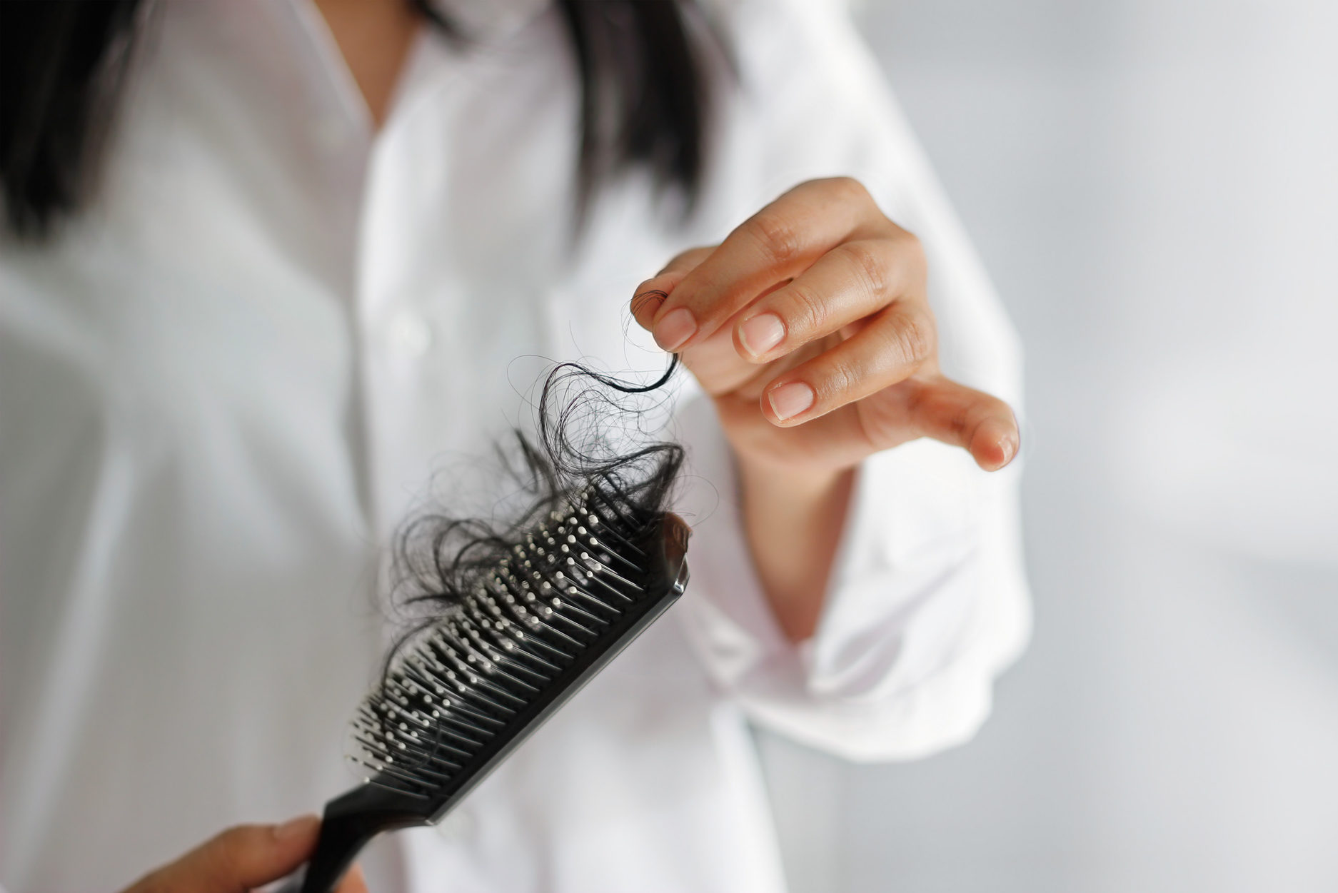 Причини випадіння волосся і методи вирішення проблеми  