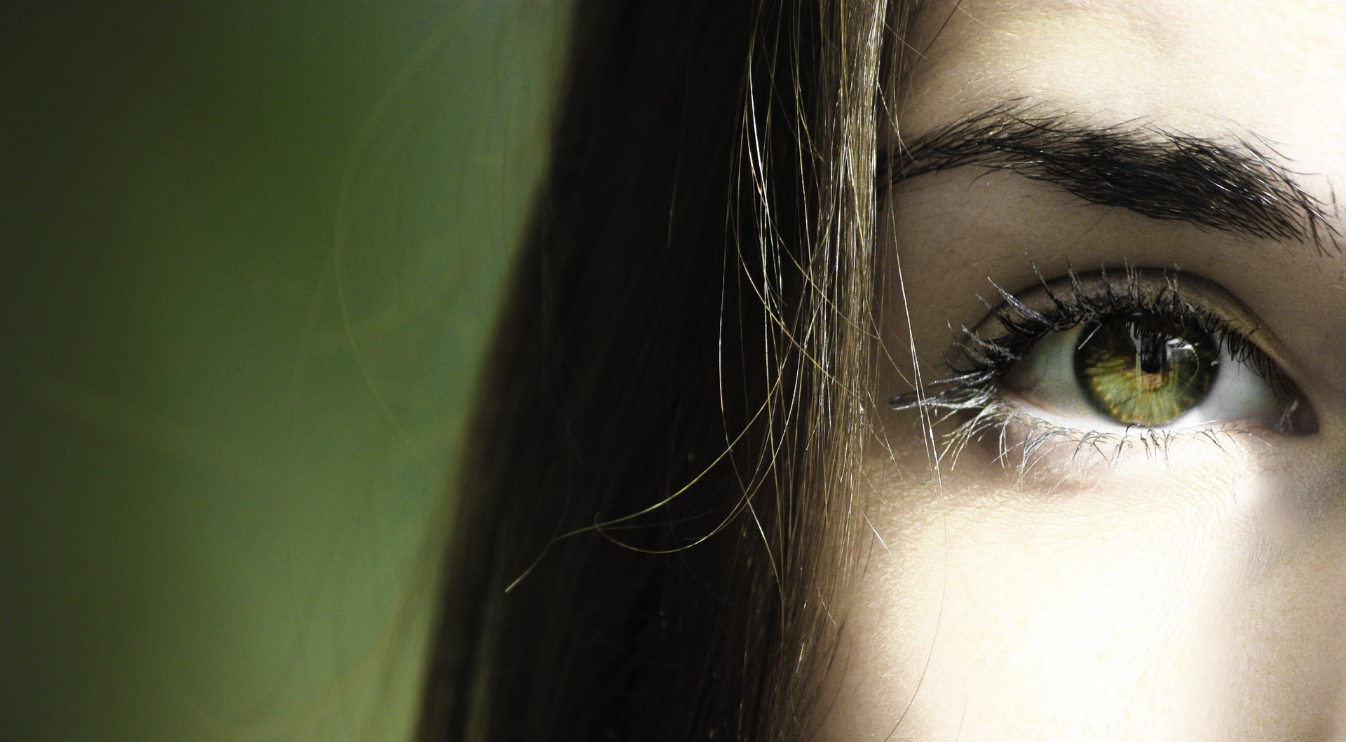 4 основні помилки у догляді за шкірою навколо очей  