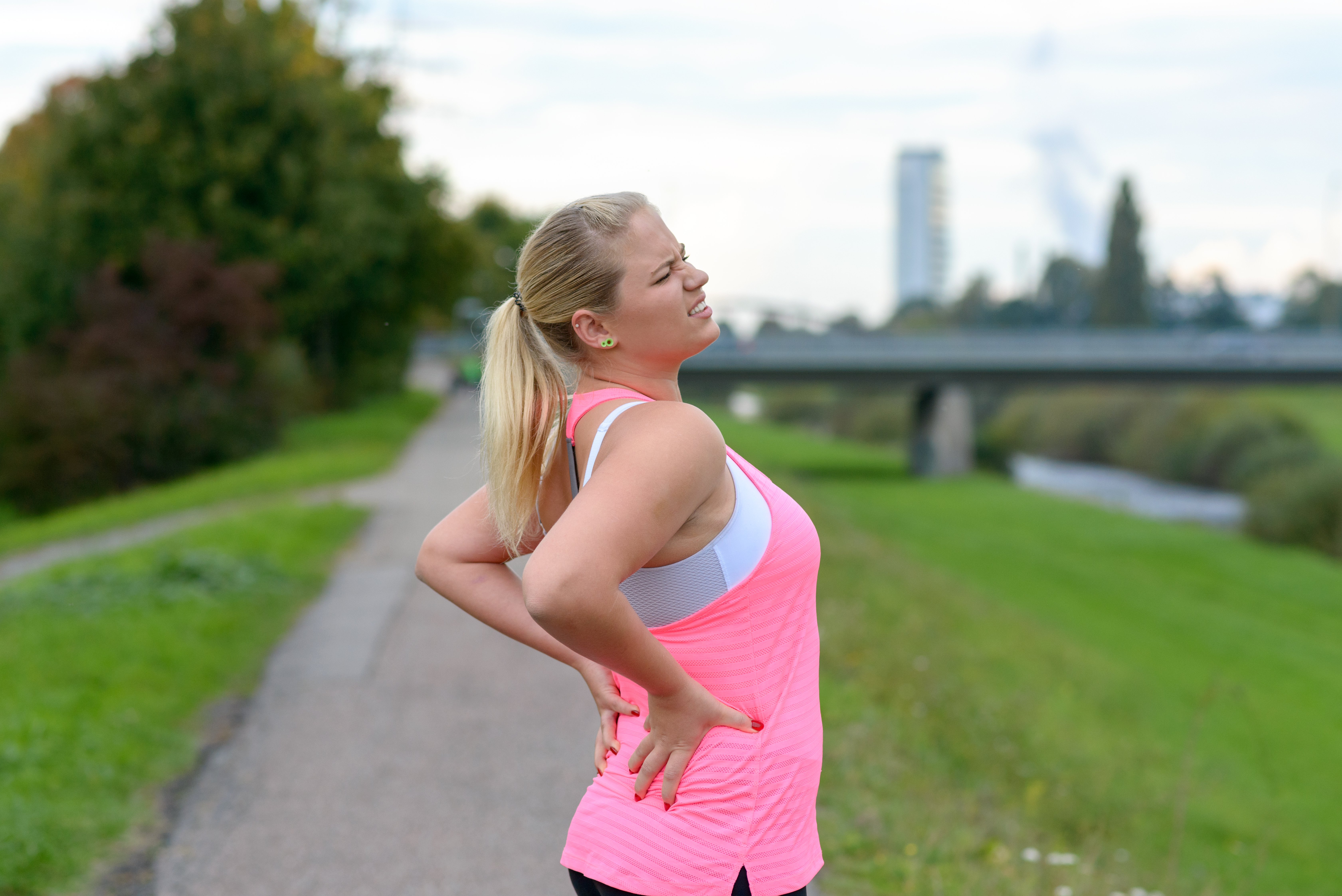 Як вирівняти спину і позбавитися від болів в області попереку і плечей  