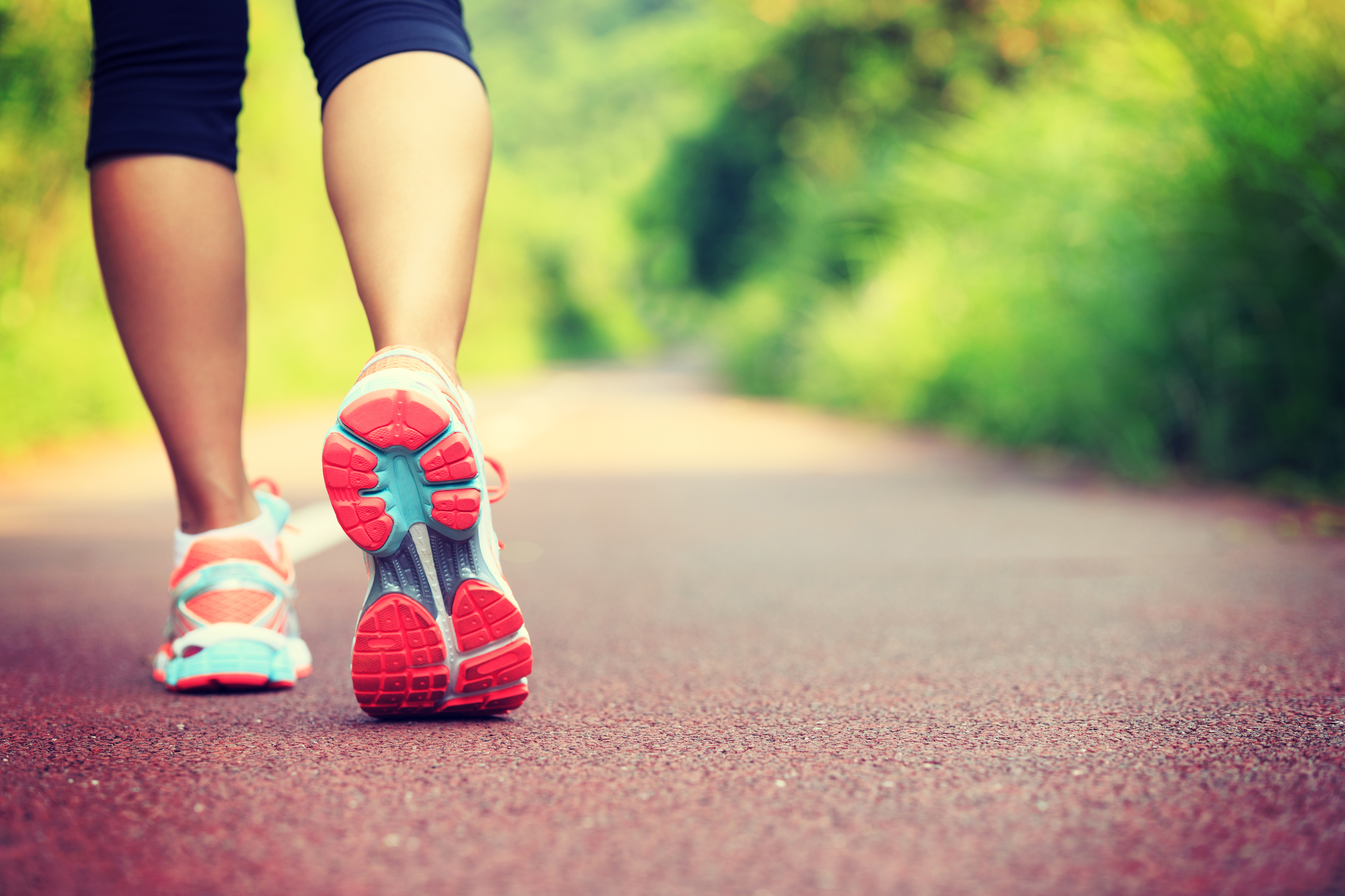 Як правильно ходити, щоб схуднути швидше: поради, які дійсно допомагають  