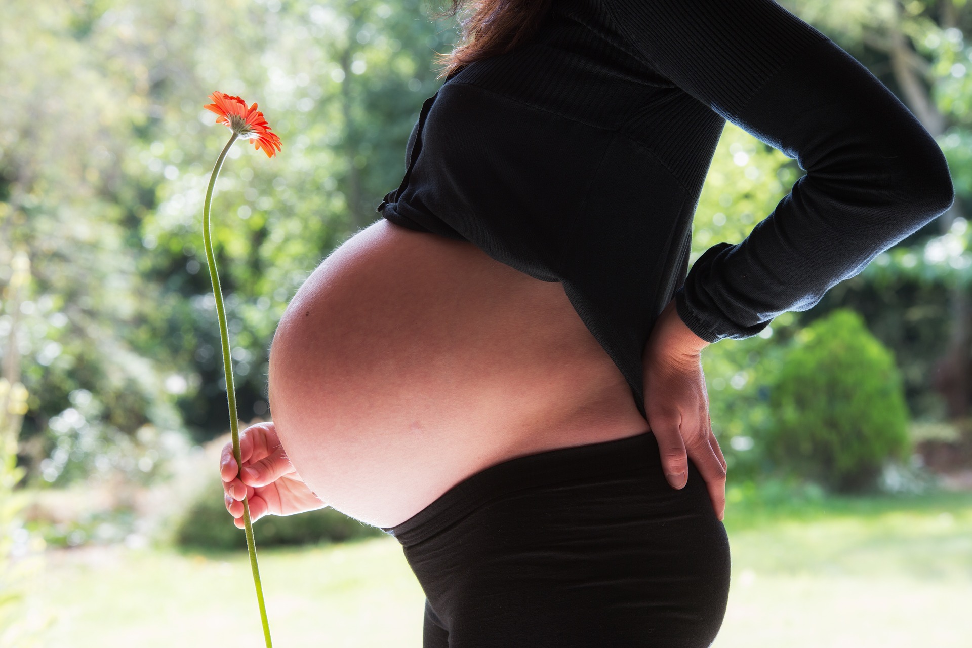 Як допомогти спині під час вагітності: топ-5 рятують вправ  