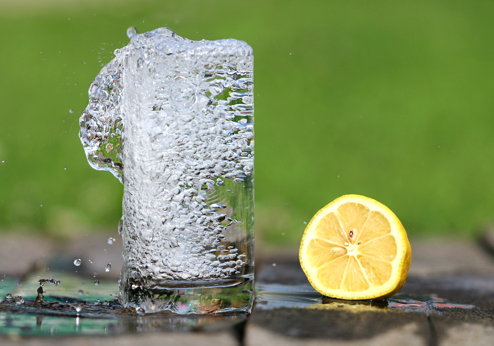Переваги вживання води з лимоном для здоров'я  