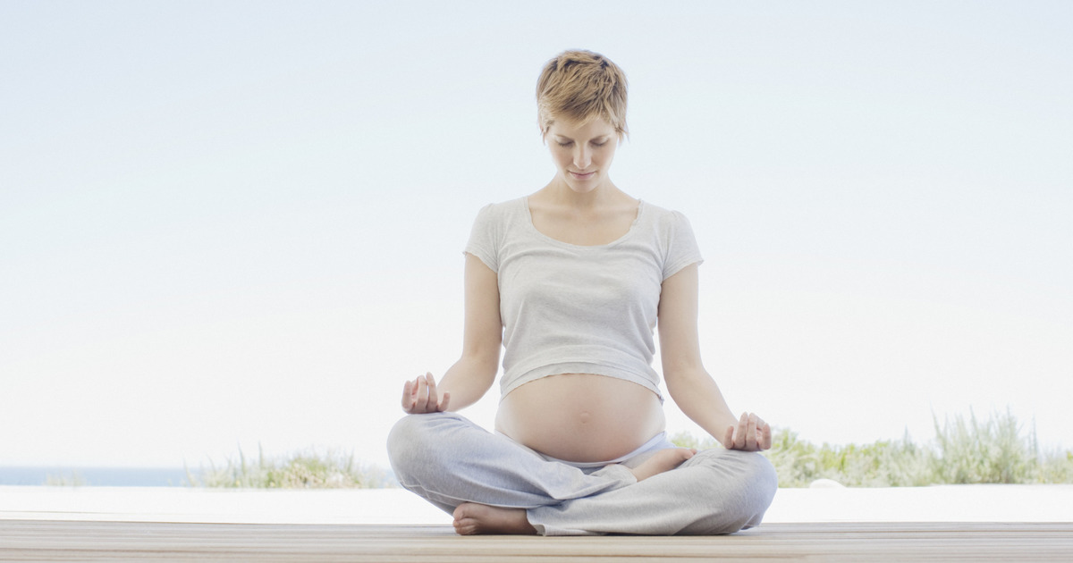 Вправи з йоги для вагітних, які допоможуть в останньому триместрі  