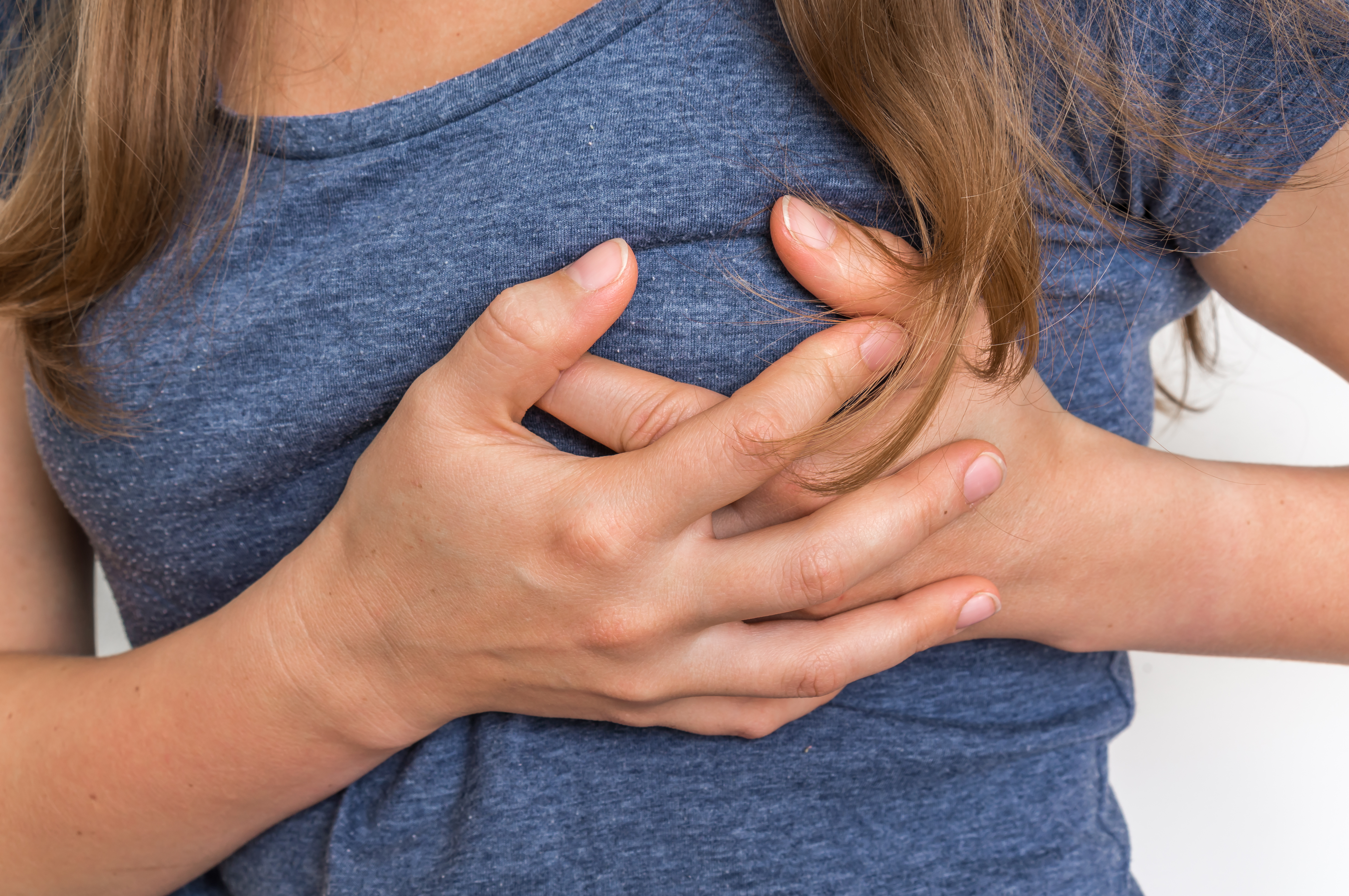 15 причин, чому може боліти груди  