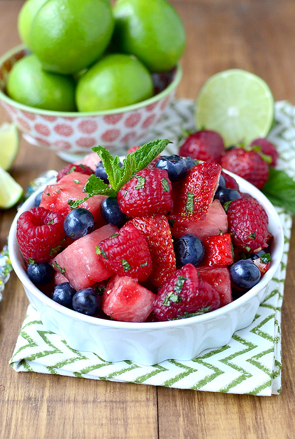 6 корисних рецептів фруктових салатів для цього літа  
