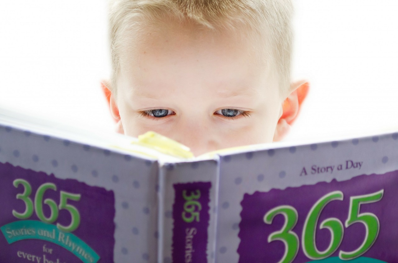 Як допомогти синові полюбити читання і читати більше  