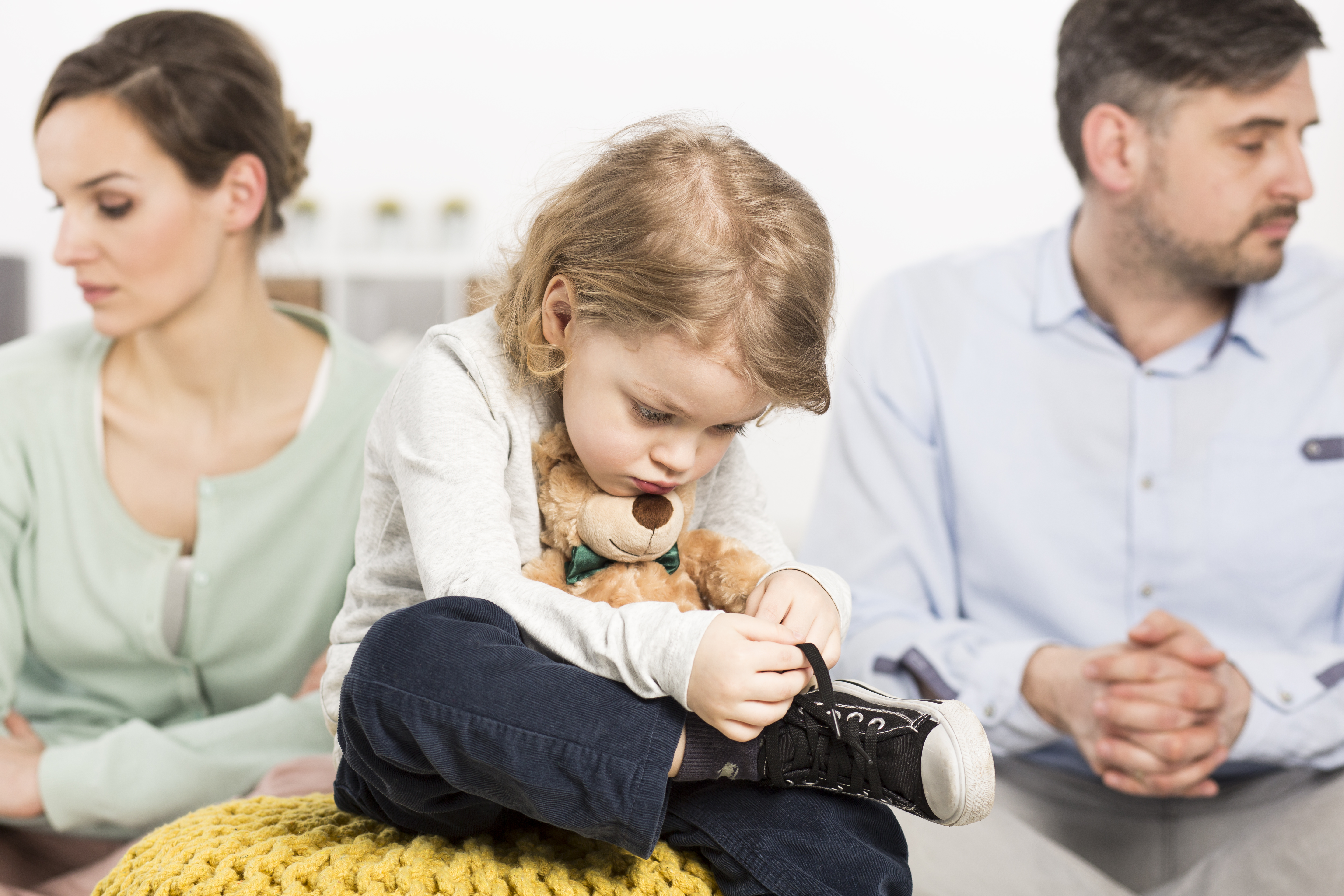 Дитина і розлучення: як допомогти молодшому члену сім'ї безболісно пережити те, що сталося  