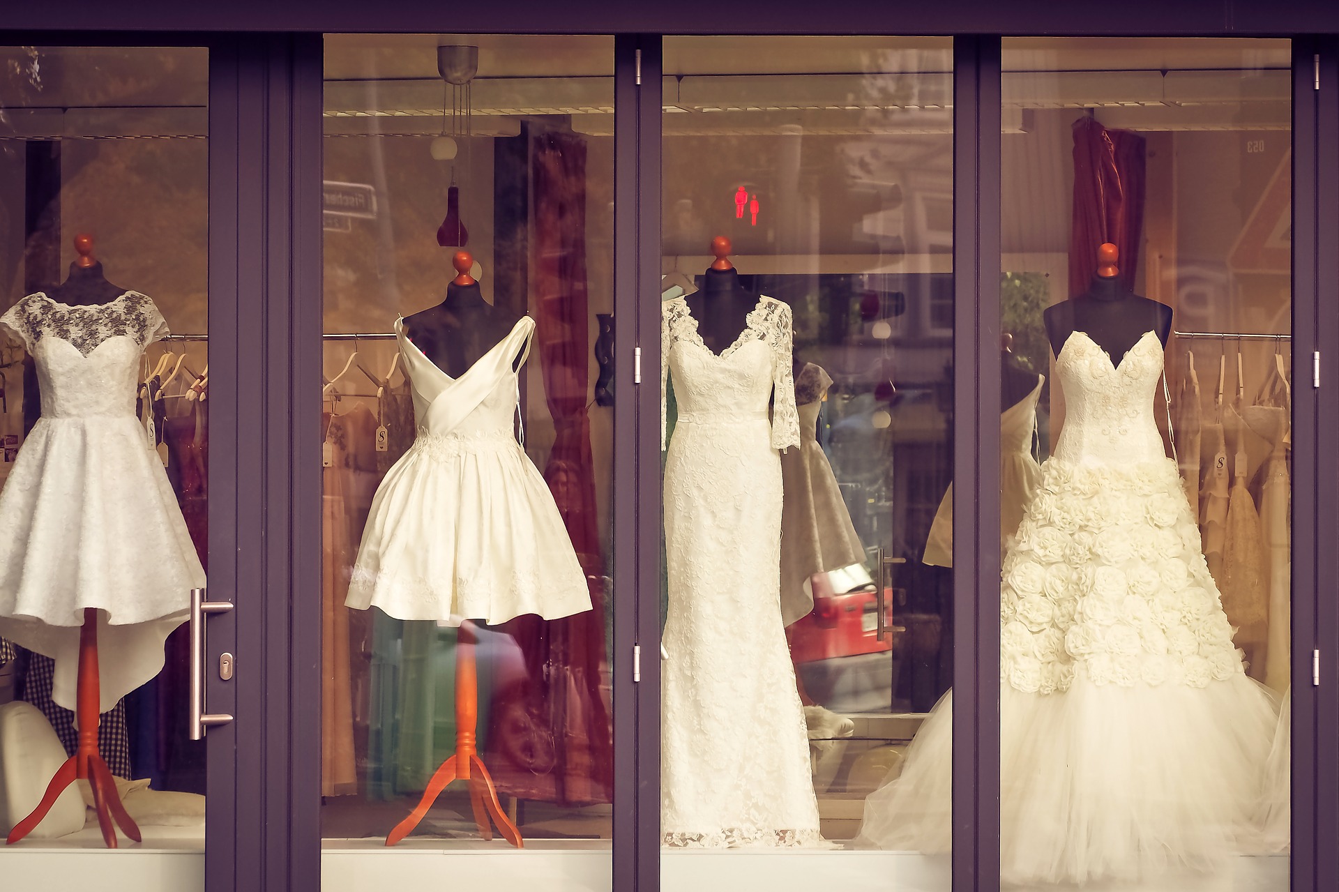 Як вибрати дві сукні на весілля і чому недостатньо одного  