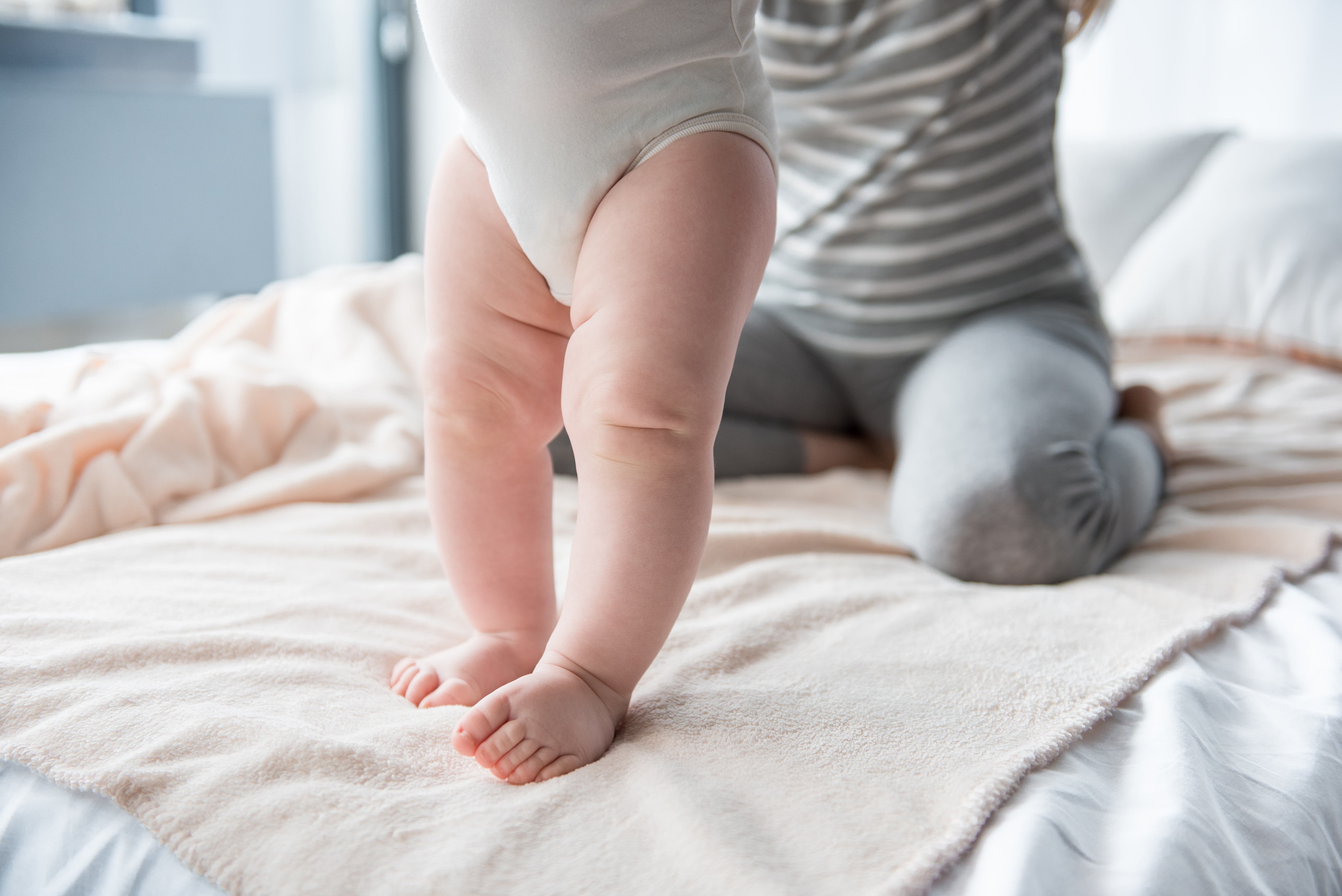 Складки на ніжках у новонароджених: що потрібно знати молодим батькам  