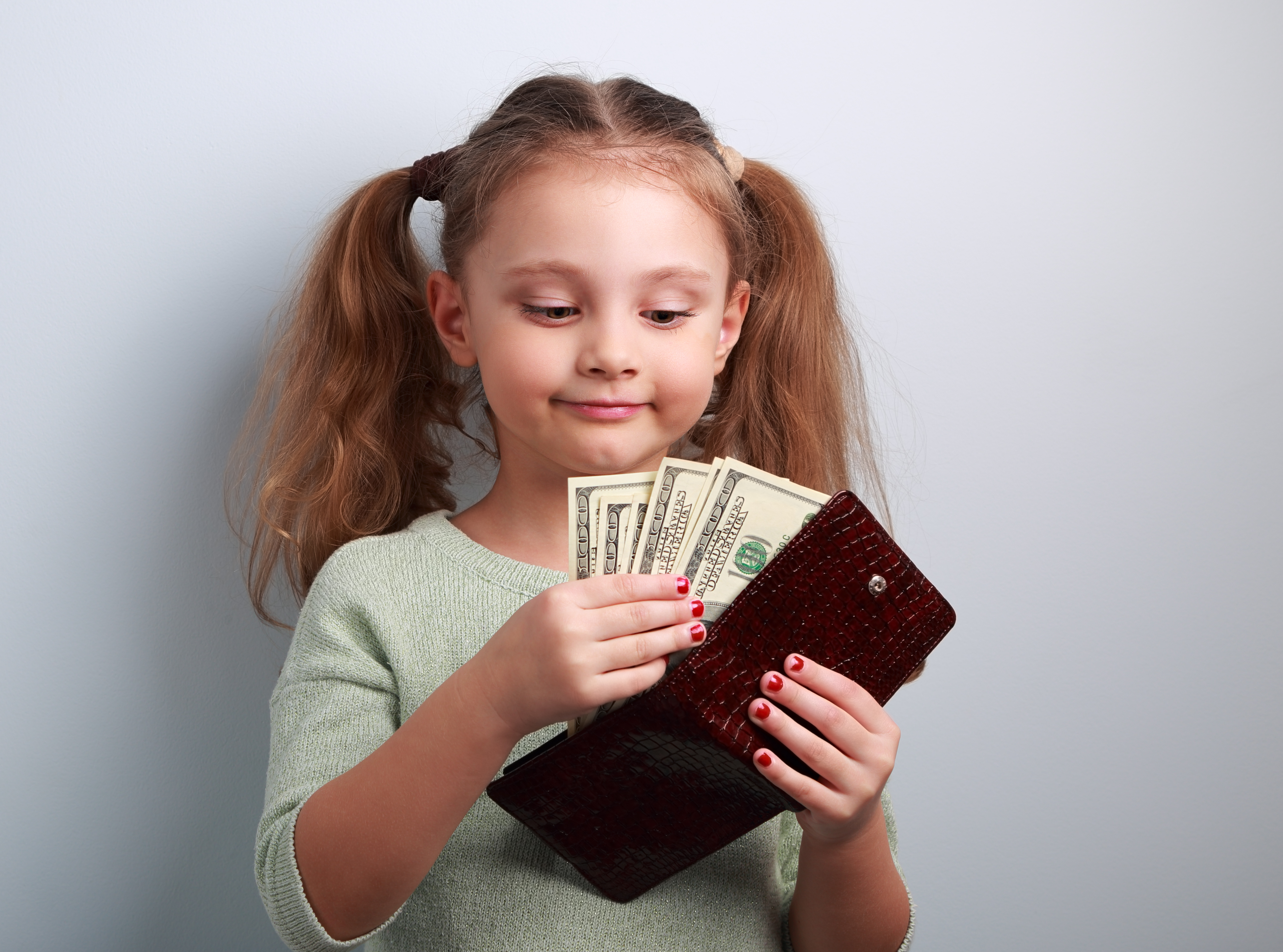 Як допомогти дитині не стати зацикленим на грошах: поради експерта  