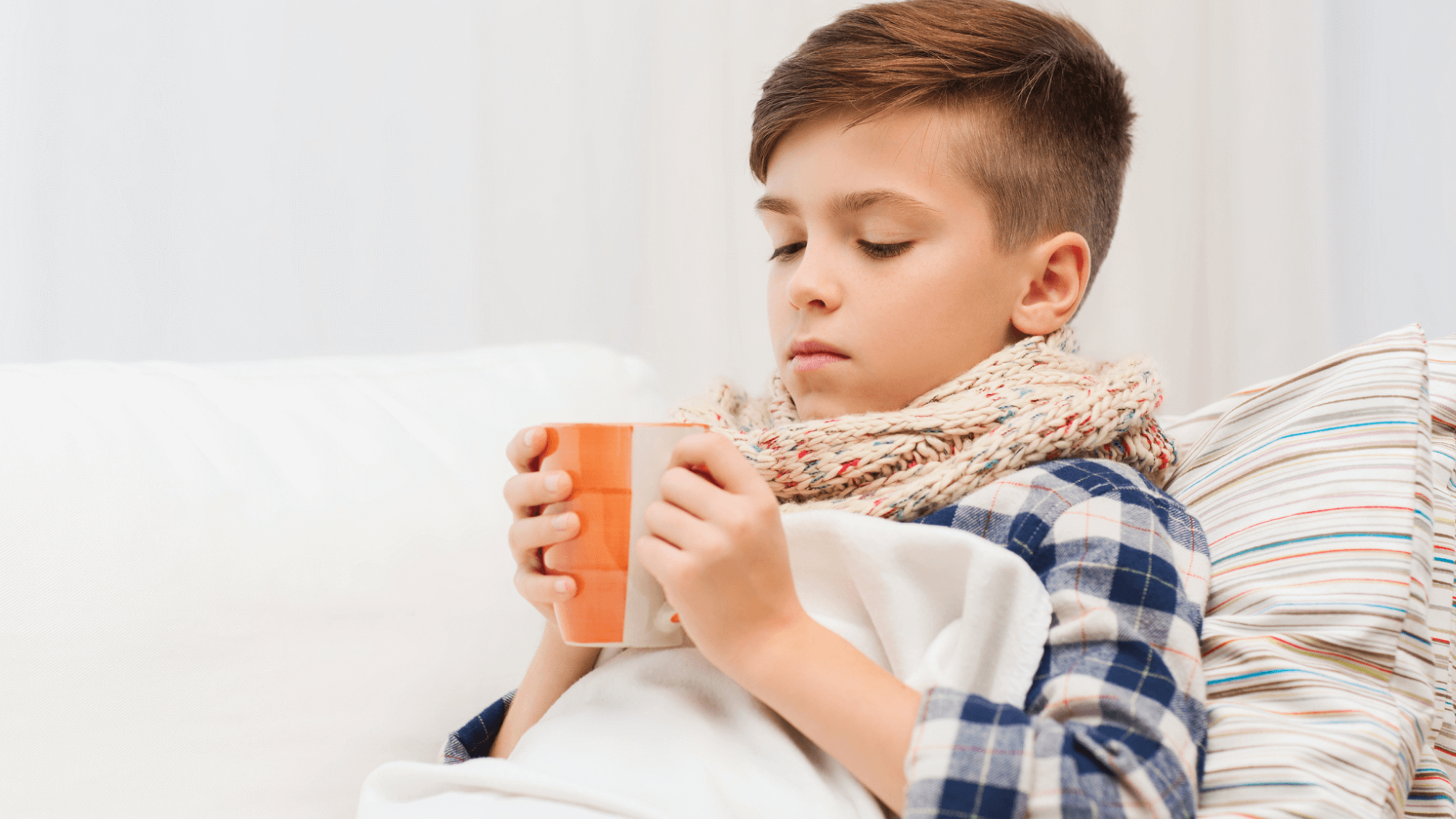 Осінній питання: як правильно лікувати, годувати і поїти дитину при застуді  