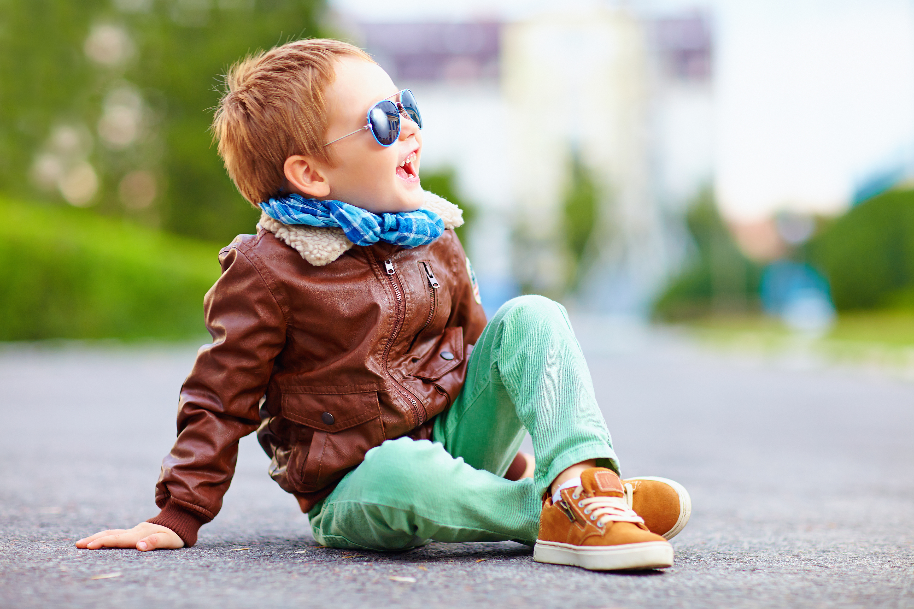 Як одягнути дитину в школу: 4 небанальних і стильних способу  