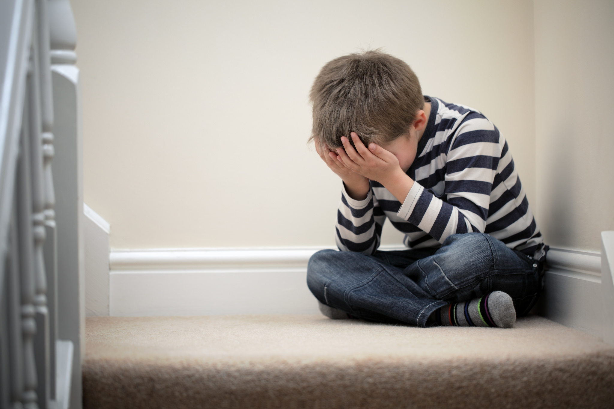 У чому зв'язок між тривожністю і проблемною поведінкою дитини і як йому допомогти  
