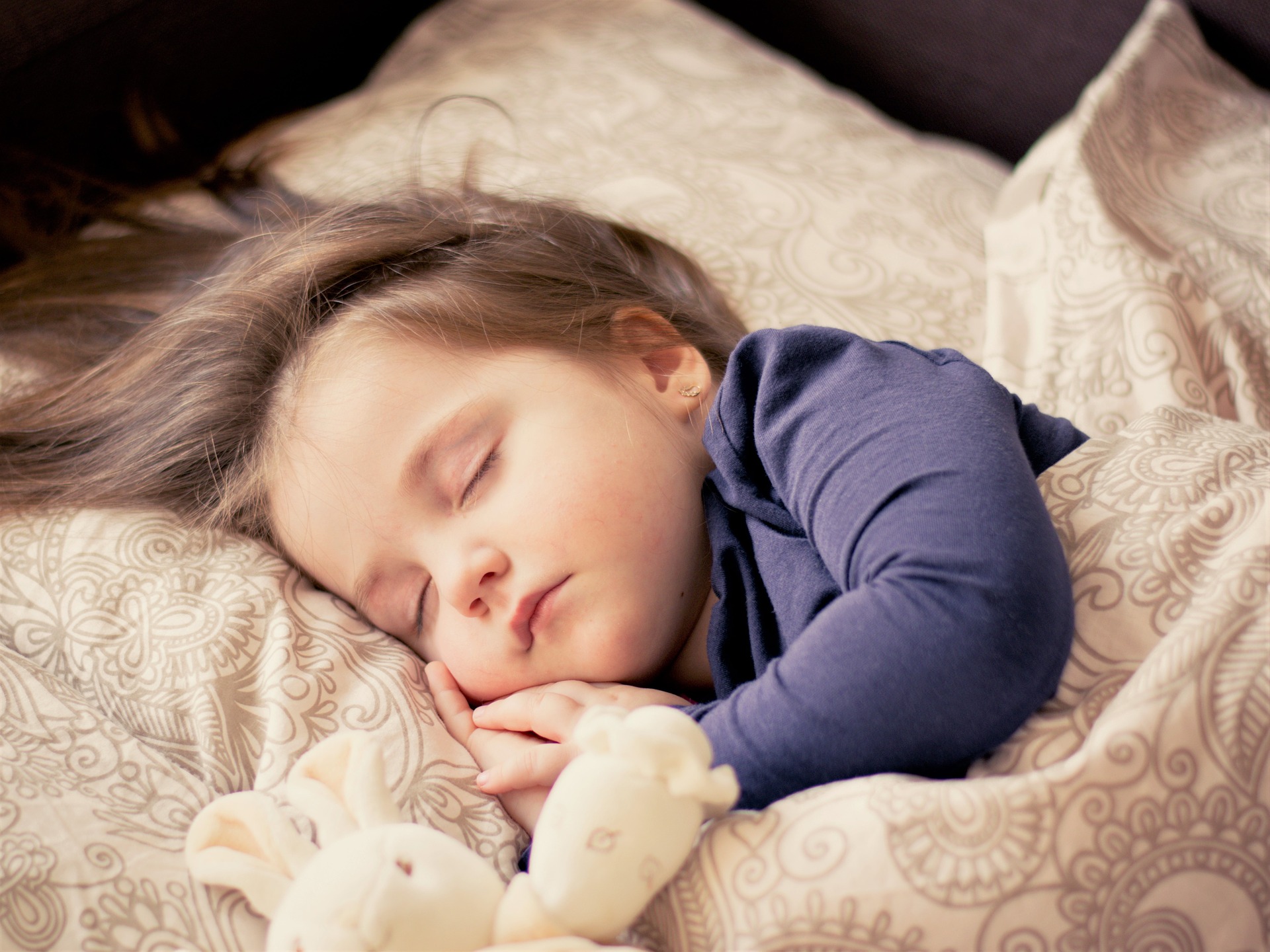 7 видів медитацій, які допоможуть дитині заснути  