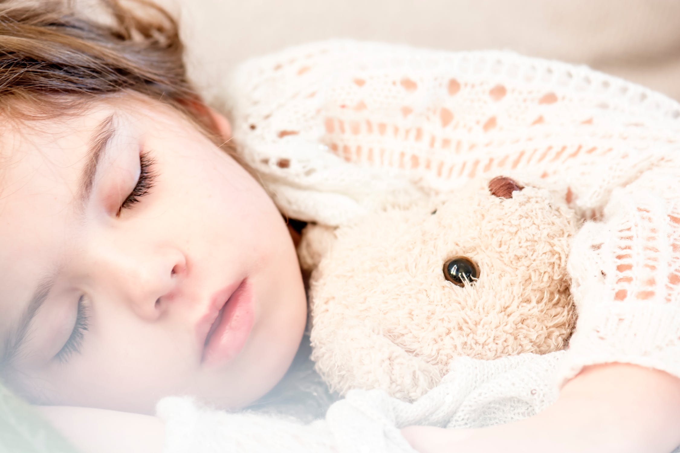 4 м'яких способу змусити дитину заснути  