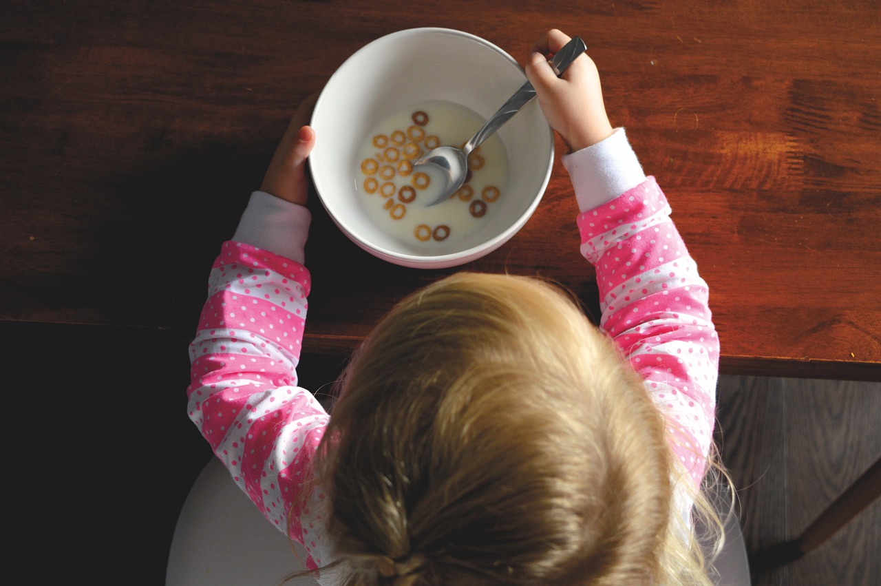 5 лайфхаков, які допоможуть налагодити харчування у перебірливого в їжі дитини  