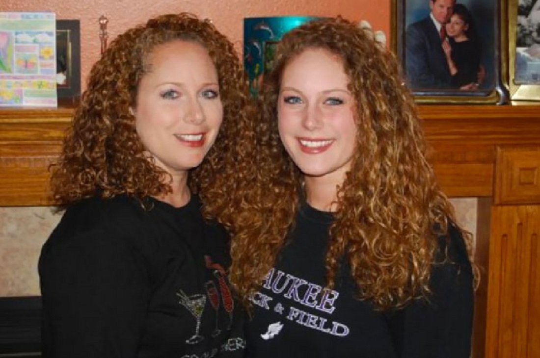 10 неймовірних фотографій мам і дочок, які виглядають близнюками  