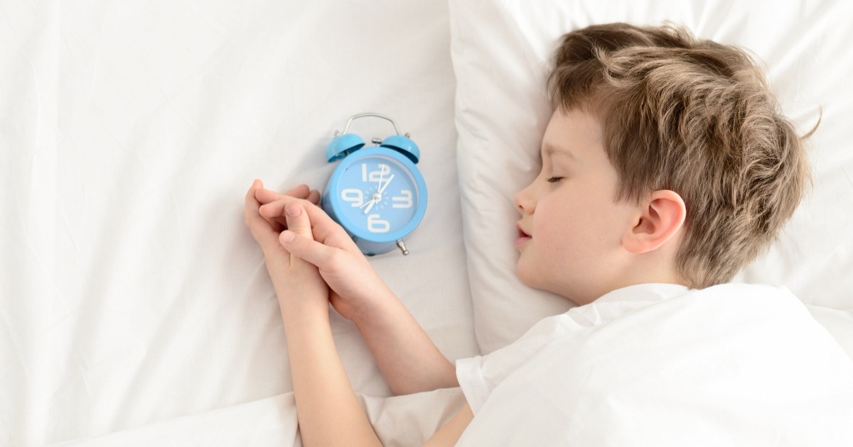 7 причин, чому дитина повинна спати більше вас  