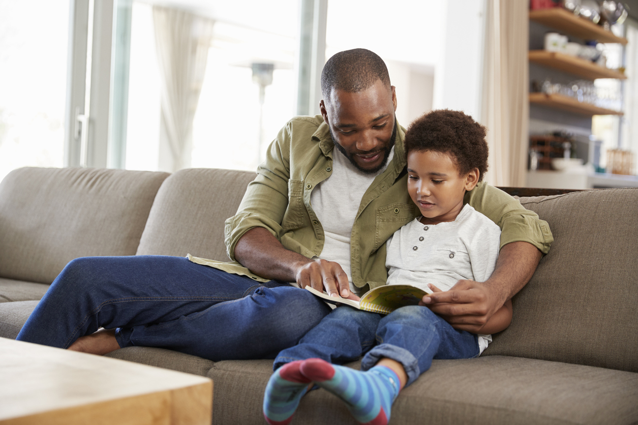 Вагомі доводи, чому важливо читати вголос своїм дітям  