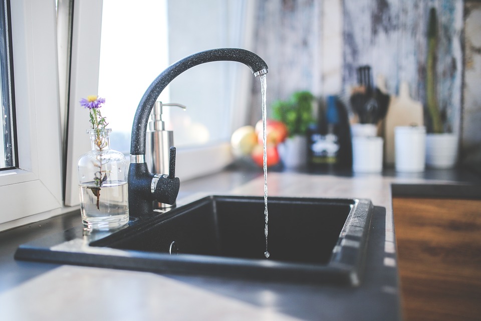 Як перевірити якість води: гід для домашнього використання  
