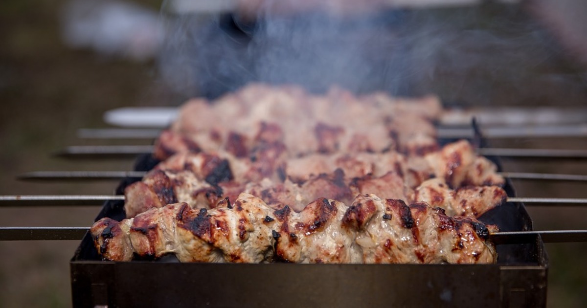 Як швидко замаринувати м'ясо: поради по підготовці свинини для шашлика  