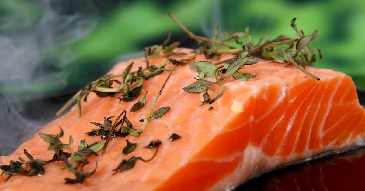 Чому потрібно їсти жирну рибу: дослідження лікарів  