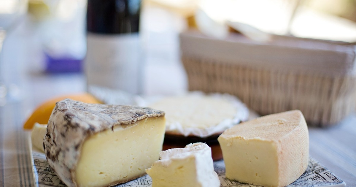 Який сир не можна їсти: рейтинг корисності молочного продукту  
