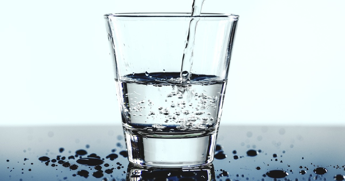 Чому корисно пити багато води: гідратація та її вплив на здоров'я  