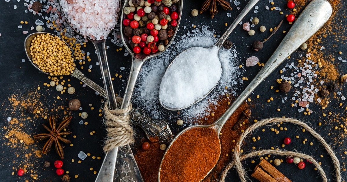 Чому відмова від солі і солоних продуктів може загрожувати серйозними проблемами зі здоров'ям  