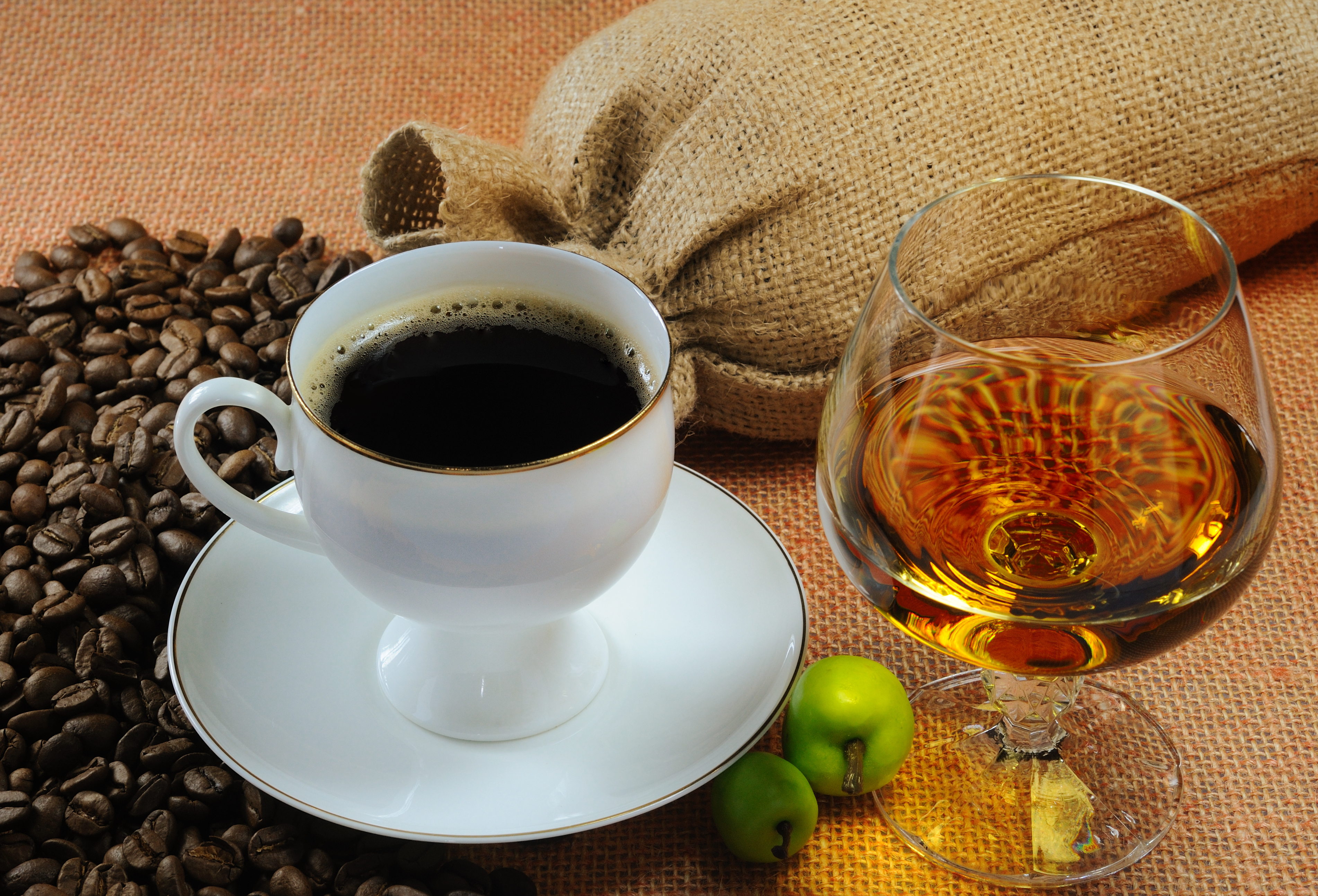 Скільки можна кави, шоколаду та алкоголю, щоб не завдати шкоди здоров'ю  