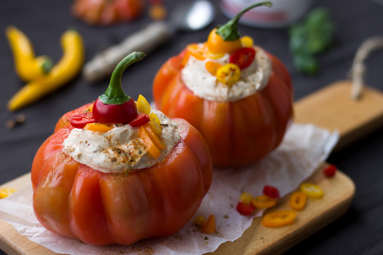Сезонний рецепт: як приготувати помідори в грецькому стилі  