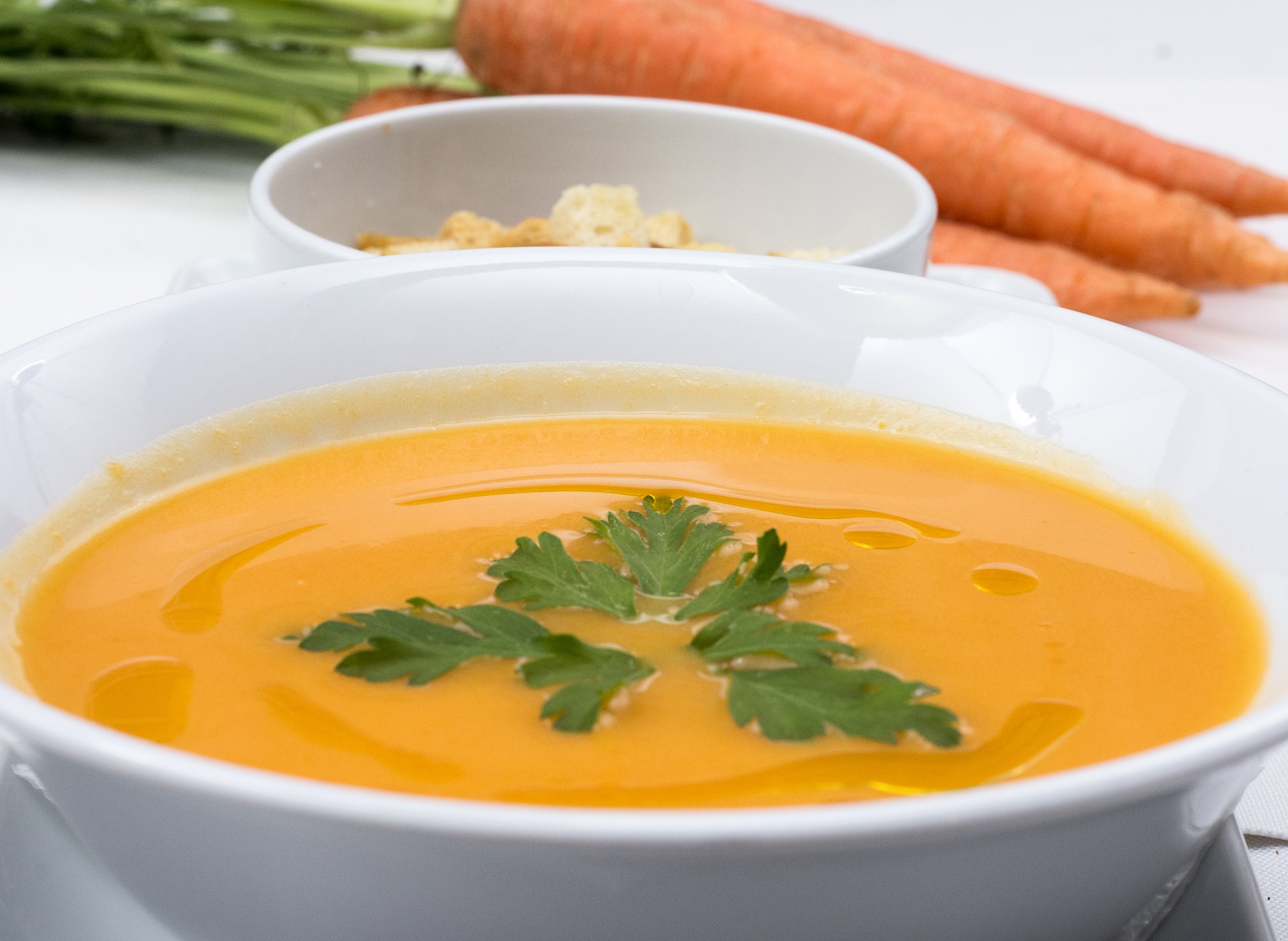 4 освіжаючих рецепта холодних супів на обід  