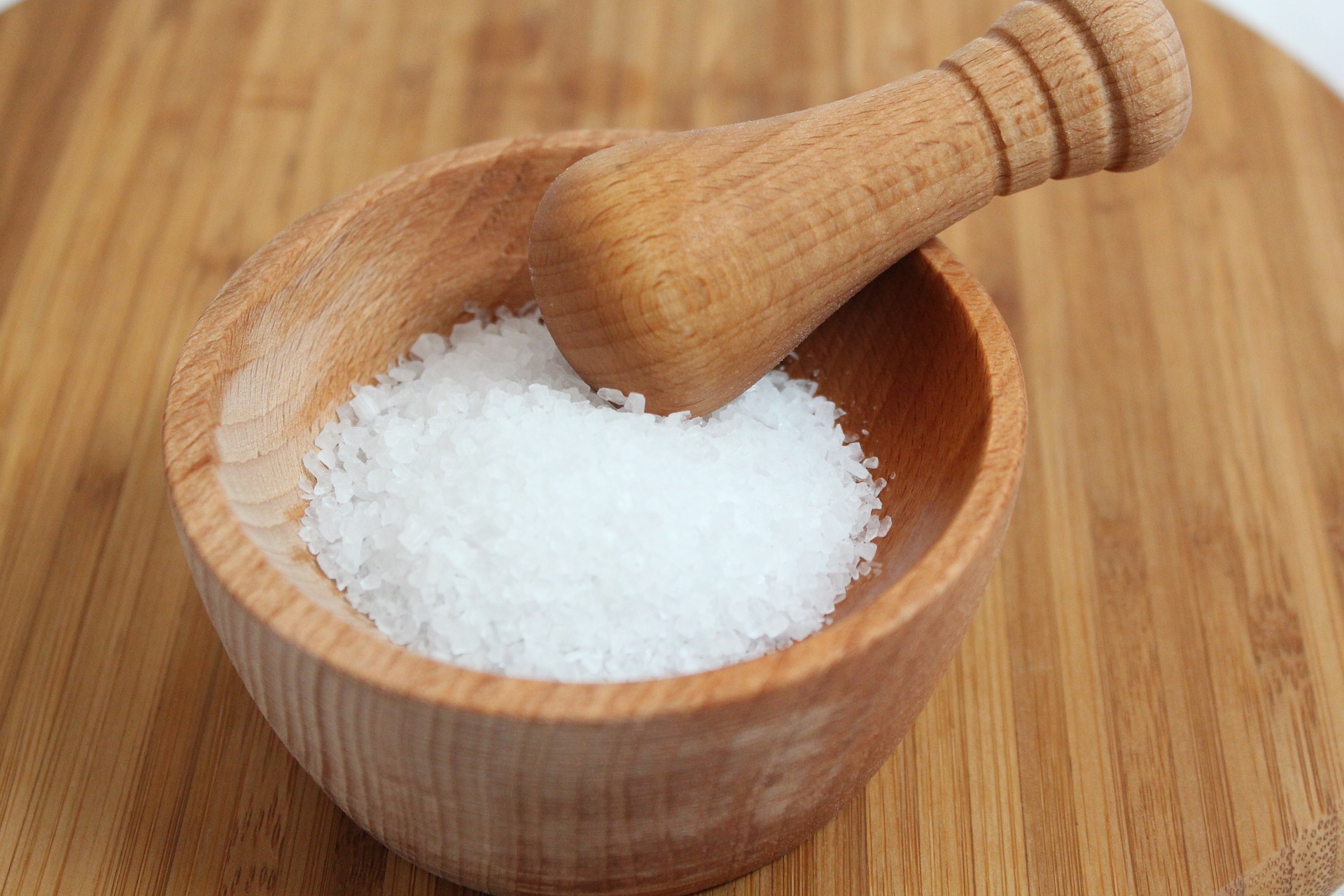 4 ознаки, що ви їсте занадто багато солі  